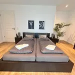 Tatil Evi Wohnfreude Nms - Sehr Ruhige, Komplette 2024er Dhh -4 Sz -2 Baeder -nahe Zentrum Neumünster
