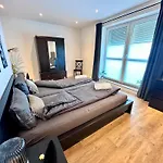 Wohnfreude Nms - Sehr Ruhige, Komplette 2024er Dhh -4 Sz -2 Baeder -nahe Zentrum Tatil Evi Neumünster