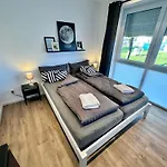 Wohnfreude Nms - Sehr Ruhige, Komplette 2024er Dhh -4 Sz -2 Baeder -nahe Zentrum *