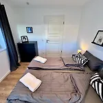 Tatil Evi Wohnfreude Nms - Sehr Ruhige, Komplette 2024er Dhh -4 Sz -2 Baeder -nahe Zentrum Neumünster